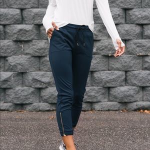 Zyia Navy Peak zipper joggers medium